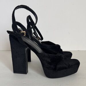 BCBGeneration Black Velvet Platform Heels shoe size 7.5B